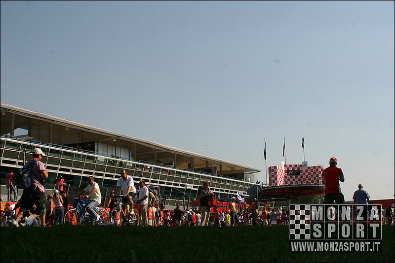 070909pb_monza_f1gp_17.jpg