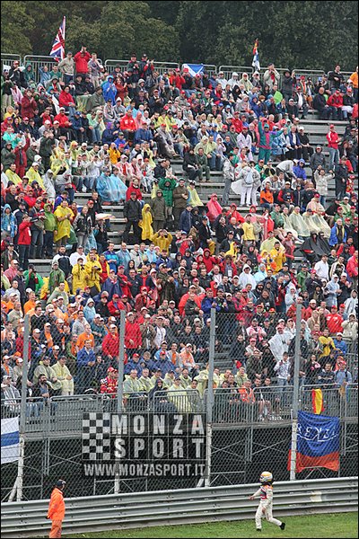 080914pb_monza_gp2_030.jpg