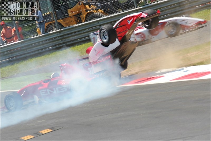 100523-formula_2_ 026.jpg