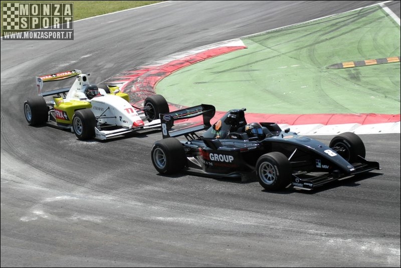 100523-formula_2_ 031.jpg
