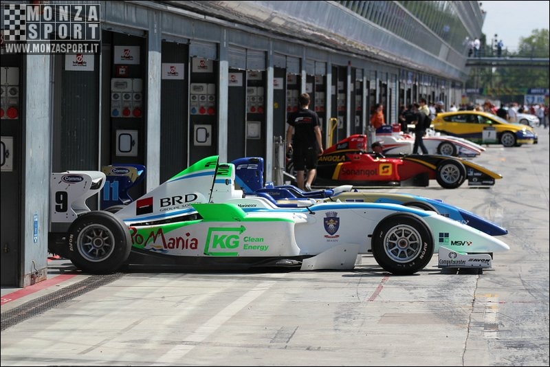 100523-formula_2_ 035.jpg