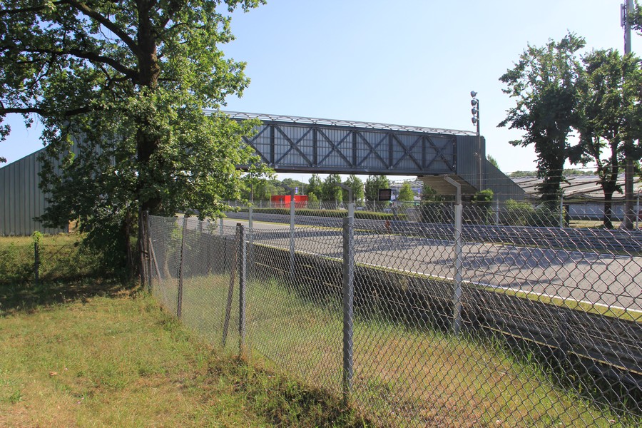 autodromo di monza gradinate e prato