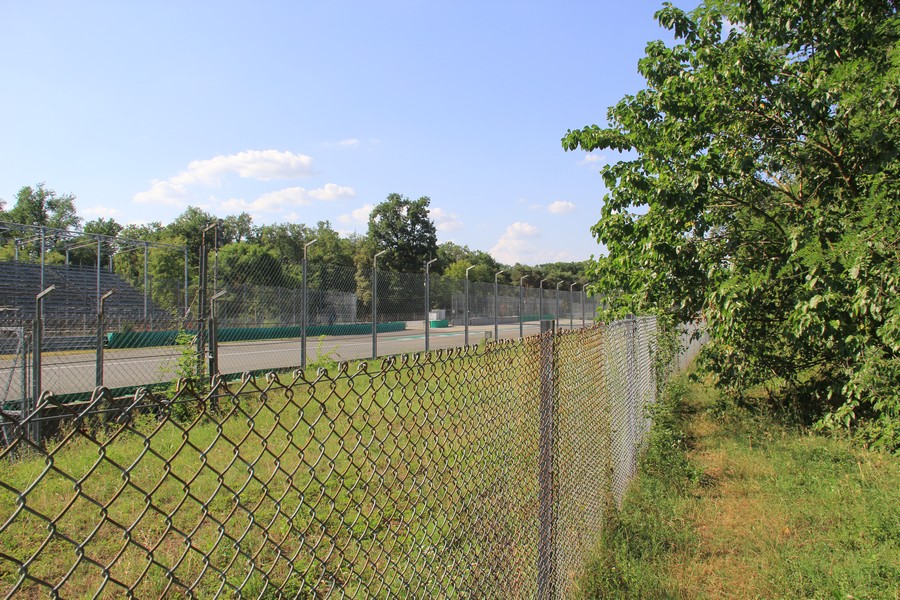 autodromo di monza gradinate e prato