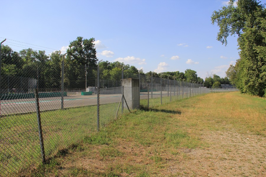 autodromo di monza gradinate e prato