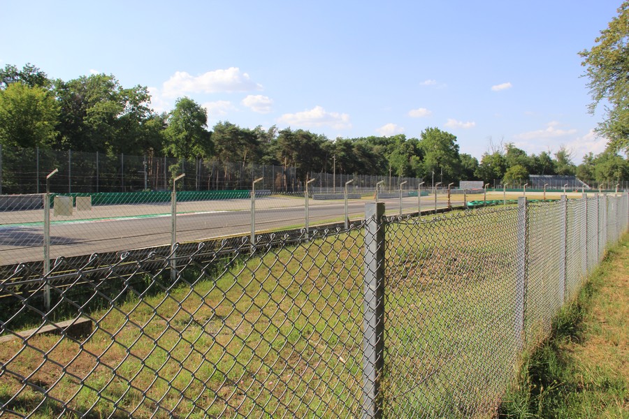 autodromo di monza gradinate e prato