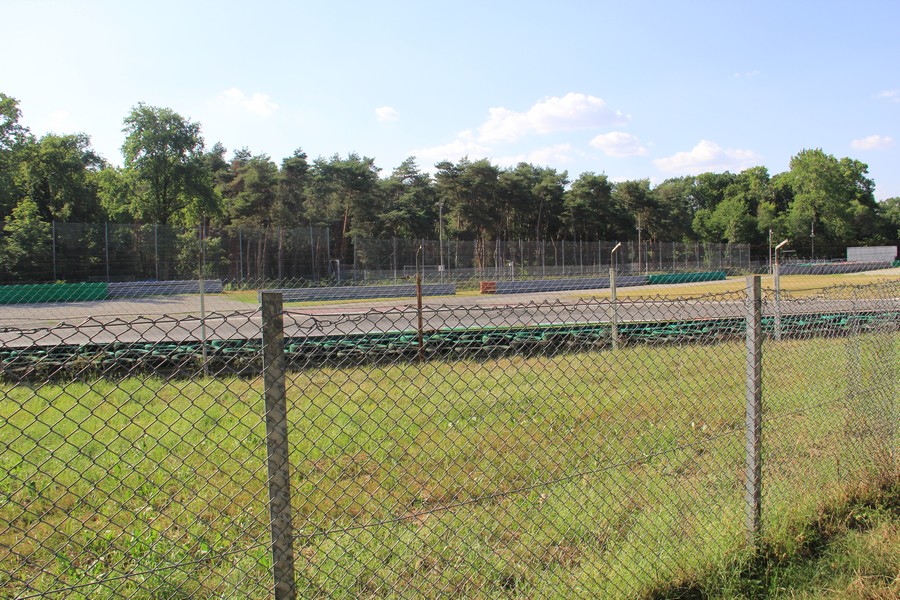 autodromo di monza gradinate e prato