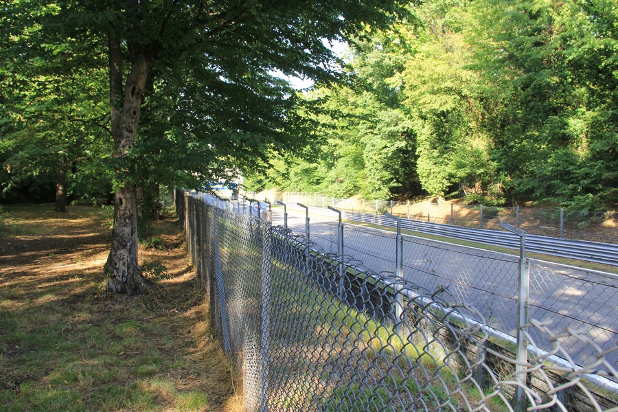 autodromo di monza gradinate e prato