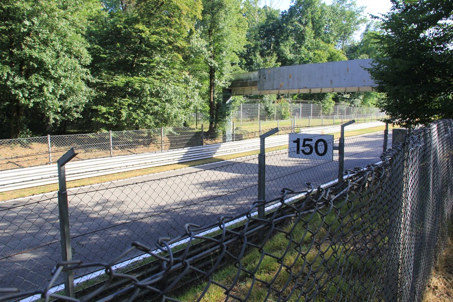 autodromo di monza gradinate e prato