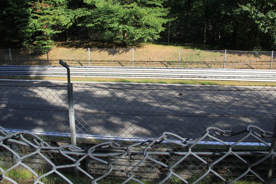 autodromo di monza gradinate e prato