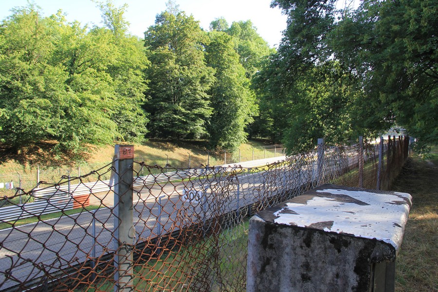 autodromo di monza gradinate e prato