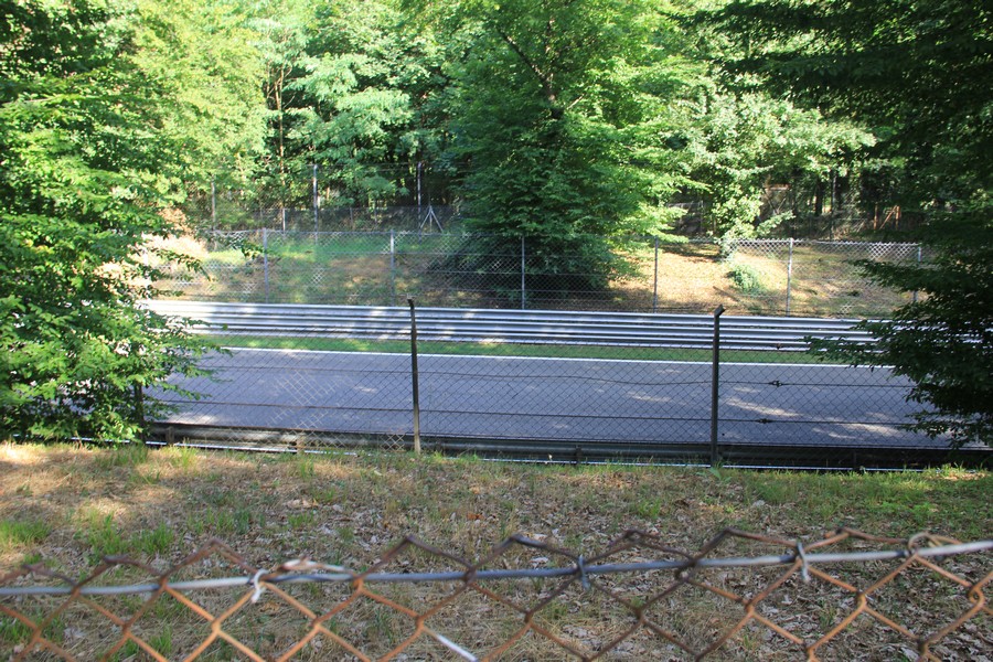 autodromo di monza gradinate e prato