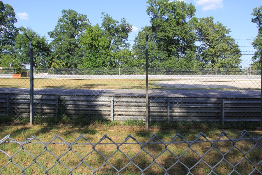 autodromo di monza gradinate e prato