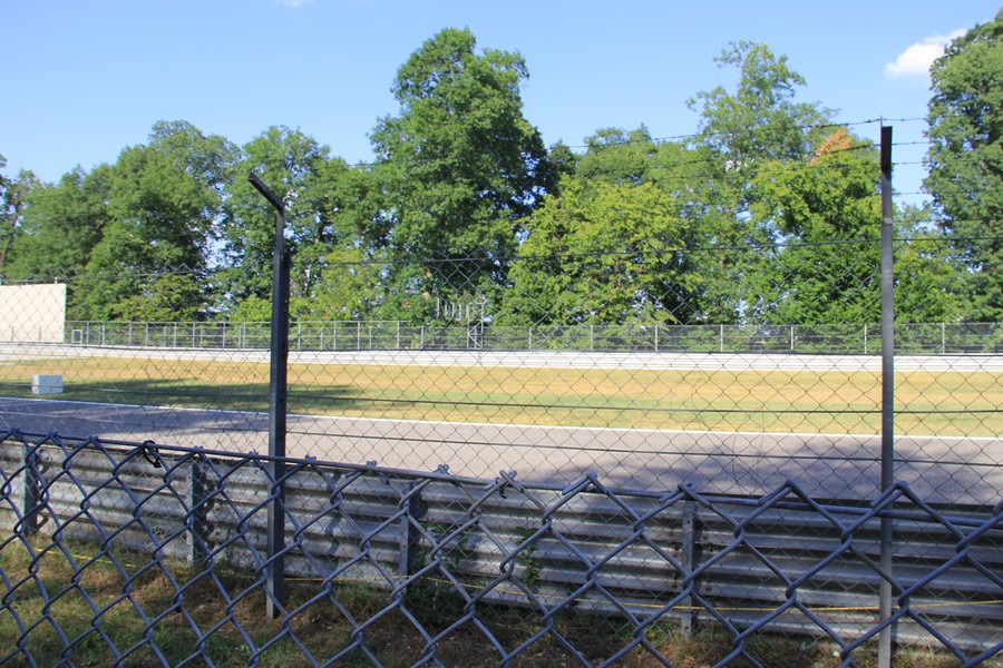 autodromo di monza gradinate e prato