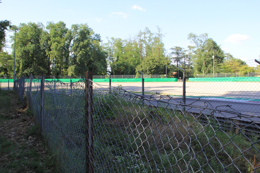 autodromo di monza gradinate e prato