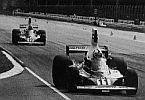 Autodromo di Monza. Clay Regazzoni affronta la prima variante nel Gran Premio d'Italia del 1975. Sar' l'ultima edizione del Gran Premio con la prima variante nella configurazione a tagliola.