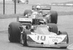 Ronnie Peterson affronta la prima variante nel Gran Premio d'Italia del 1976. La nuova chicane e' utilizzata per la prima volta.