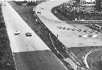 Una veduta della variante nord e del rettifilo principale durante la disputa della 1000 Km di Monza.